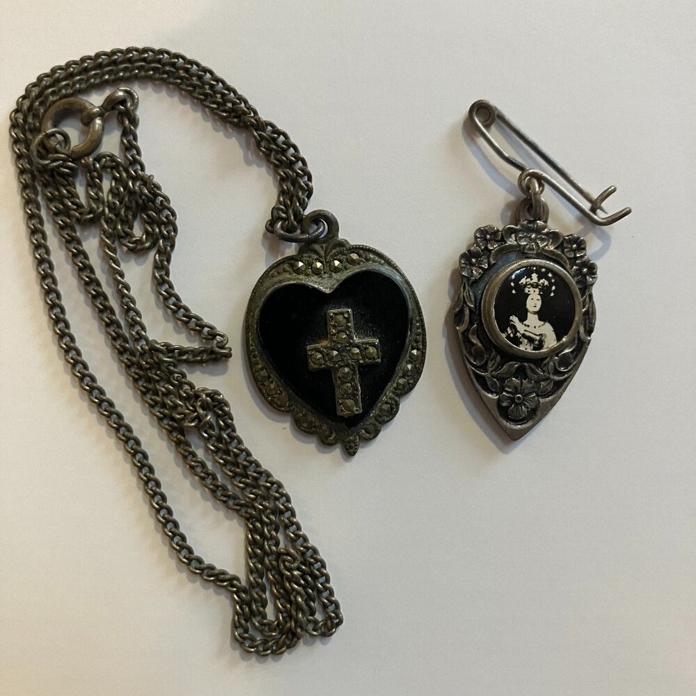 Vintage Religious Jewelry Lot – Sterling Silver Heart, Rosary, Medals, Crosses - Picture 6 of 9